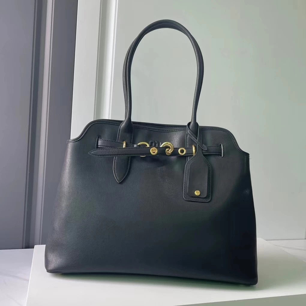 Bolsa Feminina em Couro MIUMIU - Luxo, Exclusividade e Elegância! - PROMOÇÃO EXCLUSIVA MÊS DE ABRIL + BRINDE SURPRESA!