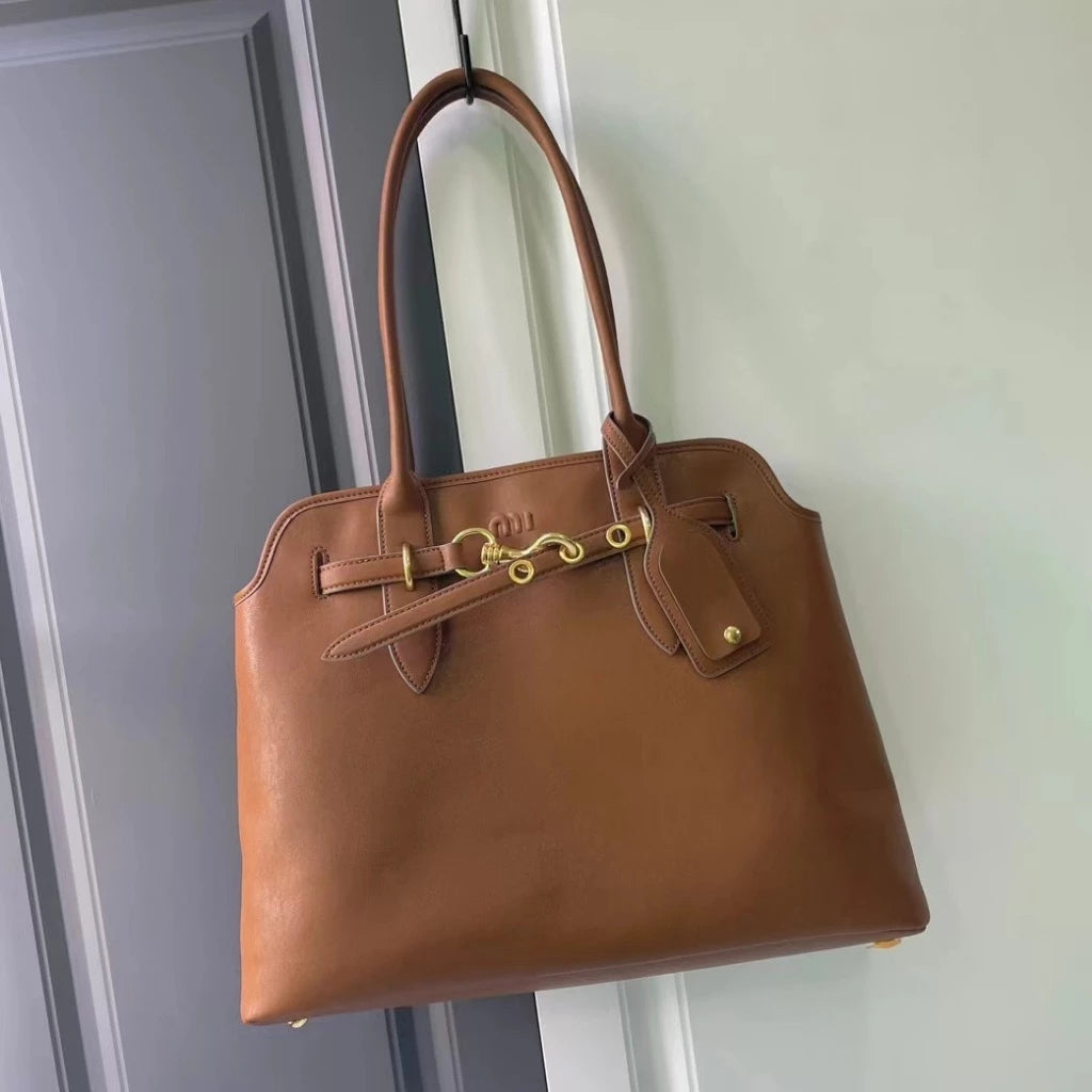 Bolsa Feminina em Couro MIUMIU - Luxo, Exclusividade e Elegância! - PROMOÇÃO EXCLUSIVA MÊS DE ABRIL + BRINDE SURPRESA!